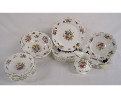 Hammersley 'Howard Sprays' dinner plates, plates and bowls&nbsp;