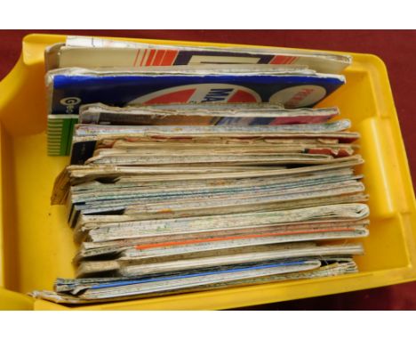 Maps (x39). Many 1950s and 1960s. British Isles, European and Worldwide. Ordnance Survey, A-Z, Michelin, Bartholomews, Foldex