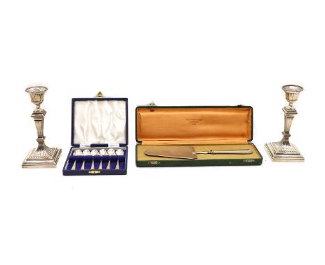 A collection of silver and plated items, to include a pair of Victorian fluted urn silver candlesticks, London, 1897, 17cm hi