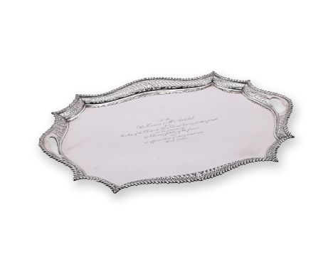 
	
		AN EDWARDIAN SILVER SHAPED OBLONG TRAY
		REID &amp; SONS, LONDON 1906
		With a gadrooned border, twin loop handles, a pi