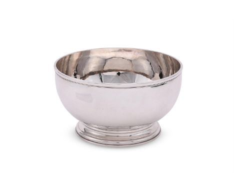 A SILVER CIRCULAR BOWL SPINK &amp; SON, LONDON 1975 On a circular moulded spreading foot 20cm (8in) diameter 771g (24.8 oz)  