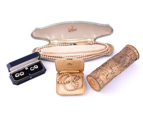 
	
		AN EMBOSSED GILT SCROLL CASE
		The gilt scroll case embossed with Trojan scenes, with a silver gilt coloured plate with 