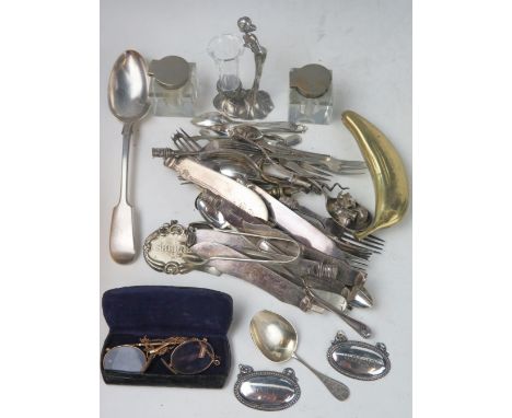 Odd Silver and Plate including continental silver caddy spoon gold plated specs etc., 113g 