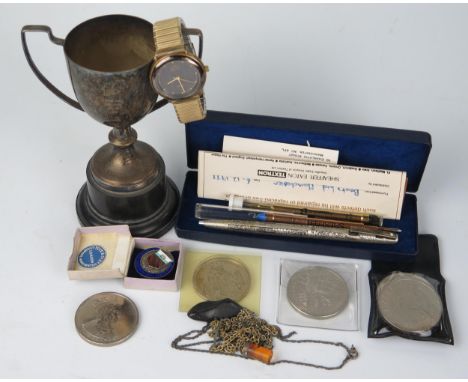 Commemorative Crowns, silver and enamel Manchester Schools Football association badge, silver ballpoint pen, etc.