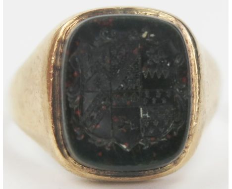 9ct Gold and Bloodstone Double Sided Signet Ring decorated with a coat of arms obverse and lion above Order of the Garter? to