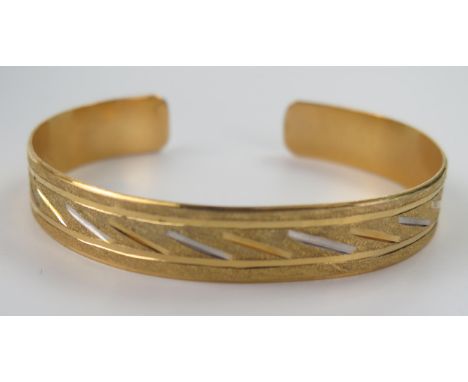 18ct Gold Bangle, 10mm wide, 17.5g 