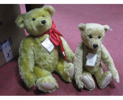 Two Modern Steiff Collectors Bears 2002 and 2003, each with growler. (2)