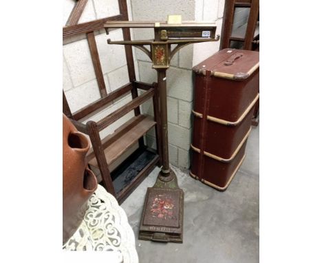 A set of vintage Avery weighing scales 