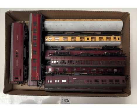 A tray of OO gauge coaches including Airfix Lima &amp; Hornby Dublo 