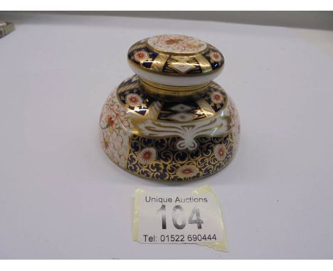 A circa 1820 Davenport Imari style inkwell. 