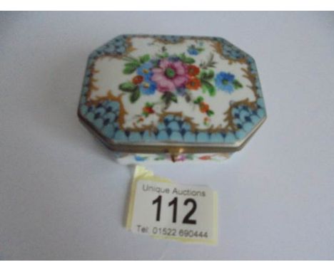 A porcelain trinket box. 