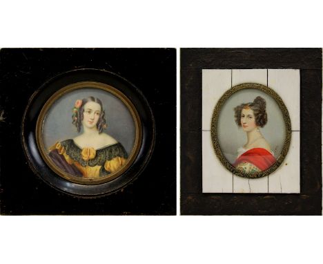 Zwei Miniaturen, 1. H. bis M. 20. Jh., Darstellung zweier Damen als Schulterstück, Kopien nach Originalen aus der Schönheiten