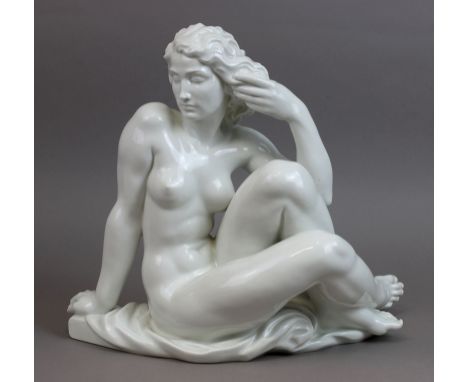 Ullmann, Robert (Mönchengladbach 1903 - 1966 Wien),&nbsp;”Sinnende” (1940), Meissener Porzellan, 3. Wahl, H 32 cm, B 36,5 cm,