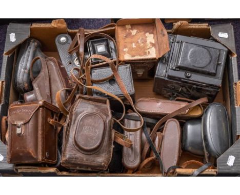 A quantity of various vintage cameras including: a large format junior special, 2 Rolleicord twin lens reflex cameras and oth