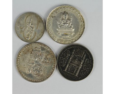India (4), a Hyderabad Rupee toned VF, and 3x 20thC white metal or silver tokens.