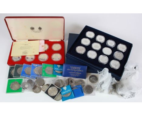 World Silver Proof / BU issues (approx 29) all Crown size in hard plastic capsules along with a small quantity of pre decimal