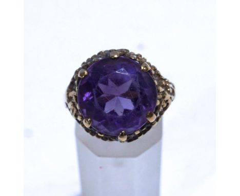 A single stone amethyst ring, stamped '9ct', finger size Q, 8 g gross, cased