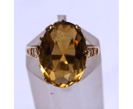 A single stone citrine ring, stamped '9ct', finger size G1/2, 3.7 g gross, cased