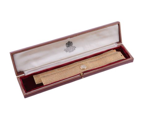  Jaeger LeCoultre, a lady's 18 carat gold bracelet watch, manual wind, 17 jewels, back wind and set, cal. 307, silvered dial,