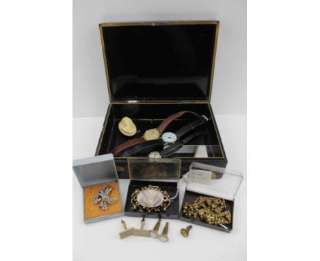 A COLLECTION OF ASSORTED COSTUME JEWELLERY, to include;a 19th century pinchbeck yellow metal framed mourning brooch, inset ca