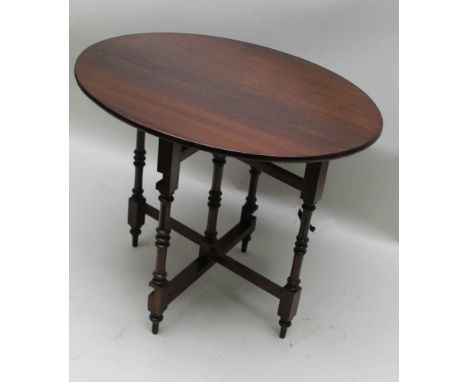 A LATE 19TH / EARLY 20TH CENTURY MAHOGANY FINISHED OVAL TOPPED COACHING TABLE, supported on quality ring turned and blocked f