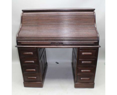 A FIRST QUARTER 20TH CENTURY ROLL TOP TWIN PEDESTAL DESK, with well fitted compartmentalised interior supported on two column