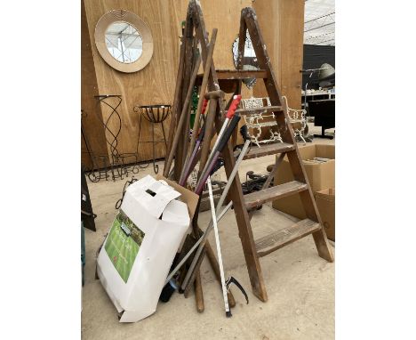 AN ASSORTMENT OF GARDEN TOOLS TO INCLUDE A VINTAGE FOUR RUNG WOODEN STEP LADDER, RAKES, SHEARS AND BRUSHES ETC 