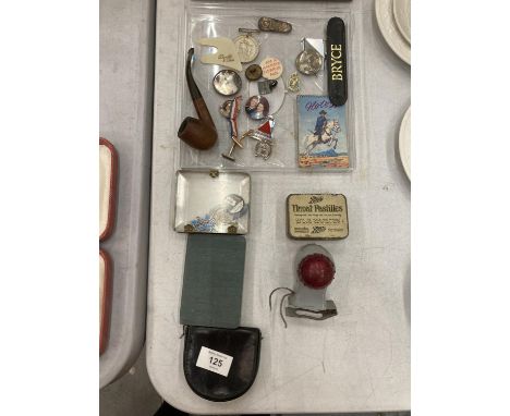 A QUANTITY OF COLLECTABLES TO INCLUDE VINTAGE BUTLINS BADGES, PIPE, 1947 GIRL GUIDES DIARY, ETC 