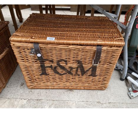 A VINTAGE FORTNUM AND MASON WICKER PICNIC HAMPER BASKET 