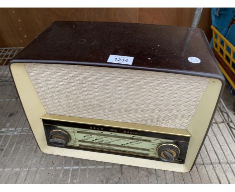 A VINTAGE AND RETRO EKCO VALVE RADIO 