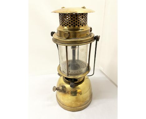 A VINTAGE BRASS TILLEY LAMP APPROXIMATELY 34CM HIGH 