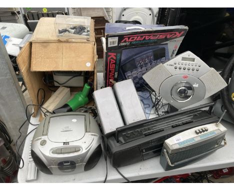 AN ASSORTMENT OF ITEMS TO INCLUDE RADIOS, CD PLAYERS AND A PROJECTOR ETC 