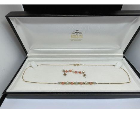 A 9 CARAT GOLD, PEARL AND CORAL NECKLACE SET WITH MATCHING EARRINGS GROSS WEIGHT 3.6 GRAMS IN A PRESENTATION BOX 