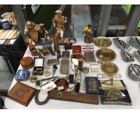 A QUANTITY OF ITEMS INCLUDING A VINTAGE SPIRIT LEVEL, FIGURES, TOUCANS, ROLLS RAZOR, BRASS CANON, HIP FLASKS, ETC 