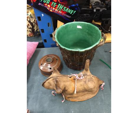 A MAJOLICA PLANTER, INKWELL AND MOULD 