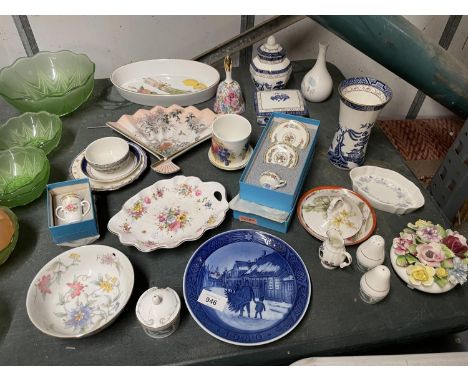 A QUANTITY OF CERAMIC AND CHINA ITEMS TO INCLUDE ROYAL COPENHAGEN PLATE, THREE PIECES OF BOOTHS 'REAL OLD WILLOW, MINIATURE C