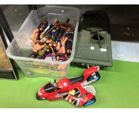 A QUANTITY OF ACTION MAN TOYS TO INCLUDE DOLLS, A TANK AND A MOTORBIKE 