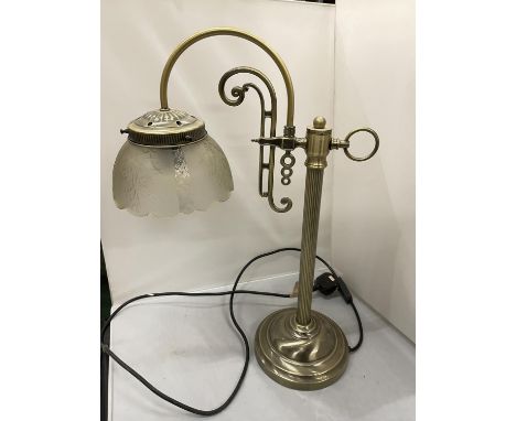 AN ANTIQUE STYLE BRASS DESK LAMP WITH GLASS SHADE 