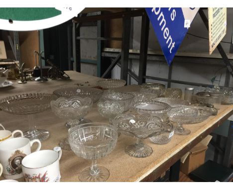 A COLLECTION OF VINTAGE GLASSWARE INCLUDING CAKE STANDS, BOWLS, A GLASS AND SILVER PLATE INKWELL, DRESSING TABLE JARS, ETC 