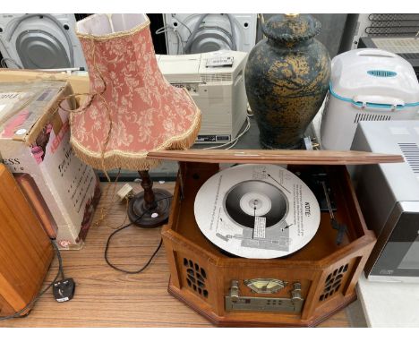 A NOSTALGIC MUSIC SYSTEM AND A TABLE LAMP 