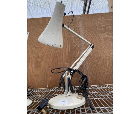 A VINTAGE MID CENTURY MODEL 90 ANGLE POISE LAMP BELIEVED WORKING ORDER BUT NO WARRANTY 