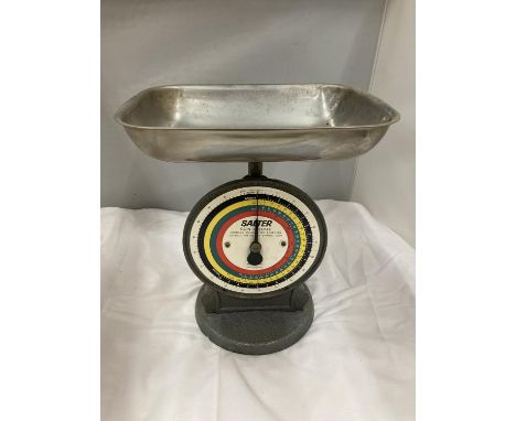 A VINTAGE SET OF SALTER 'COIN CHECKER' SCALES 