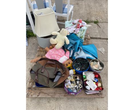 AN ASSORTMENT OF HOUSEHOLD CLEARANCE ITEMS TO INCLUDE CHRISTMAS ITEMS AND LAMP SHADES ETC 