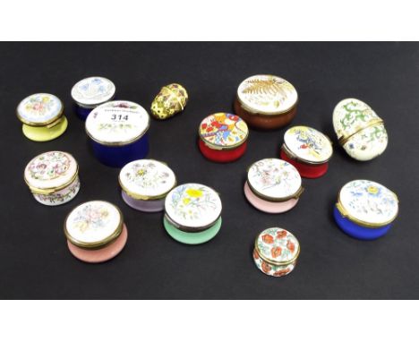 Collection of fifteen various enamel boxes to include Crummels & Co and Bilston & Ardroch (15)