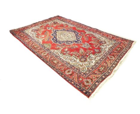 Fine Persian Tabriz carpet, 130" x 88"