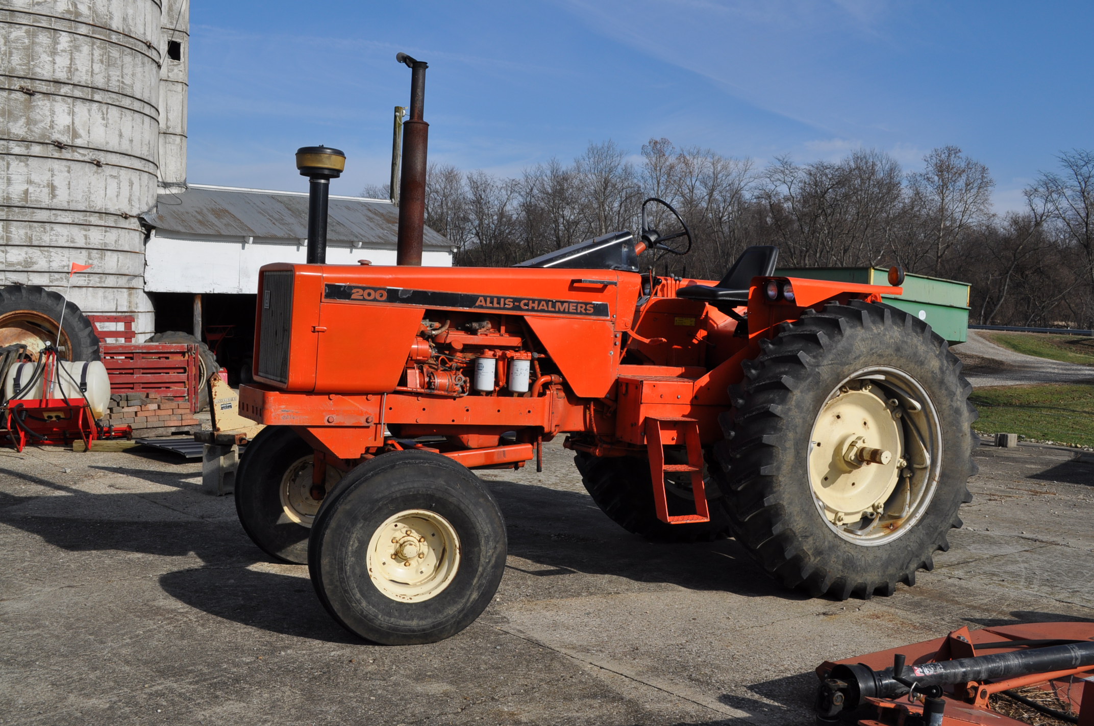 Allis-Chalmers 200 tractor, 18.4-38, 11.00-16 front, 2 hyd remotes, 3 ...