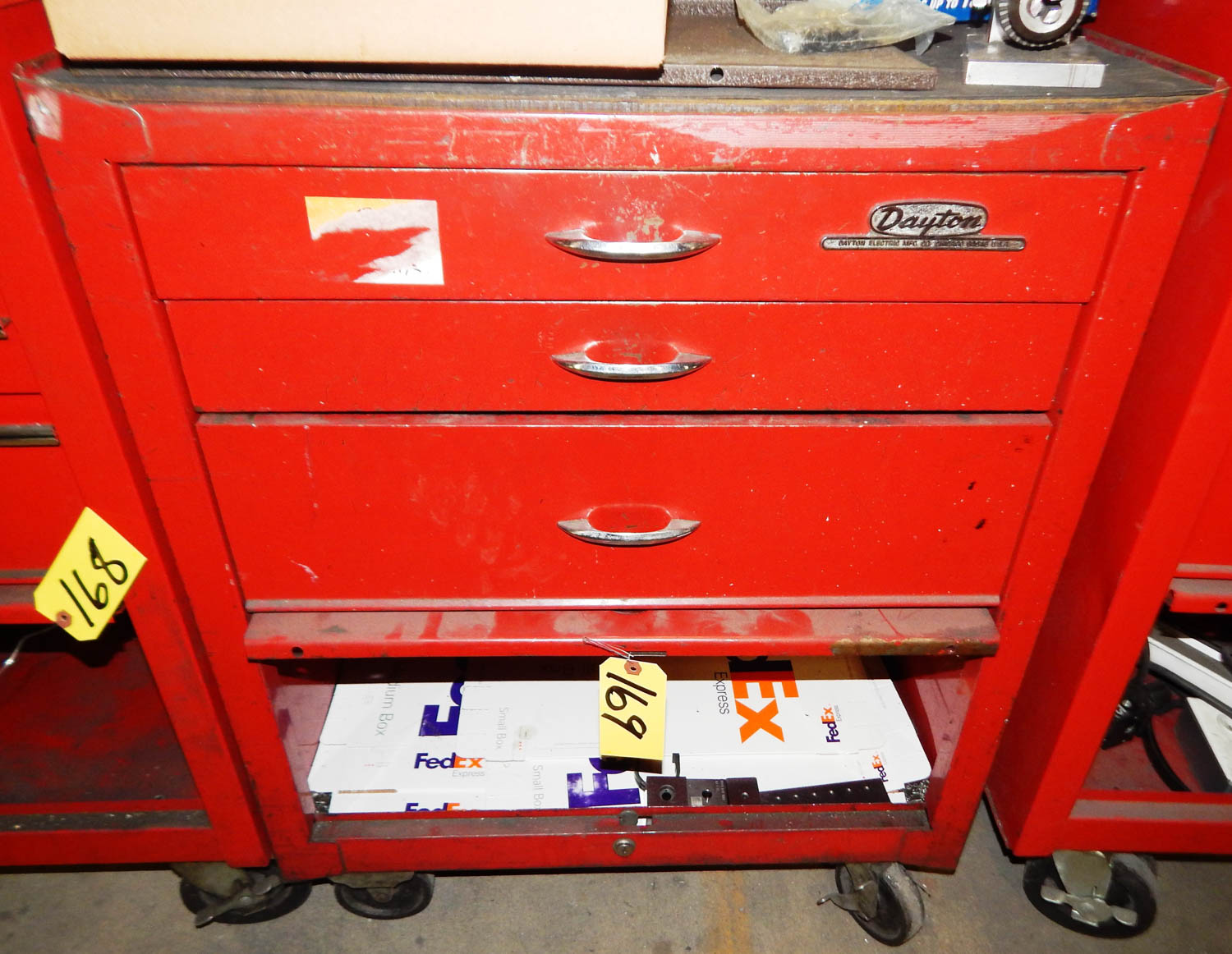 DAYTON 3DRAWER ROLLING TOOL BOX