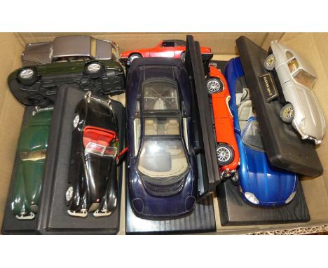 A tray of mixed 1:18 and 1:24 scale modern issue diecast, to include Maisto and Burago