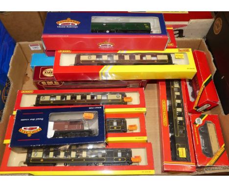 A box of mixed boxed Hornby Bachmann Airfix and similar 00 gauge rolling stock, to include Pullman coaches 