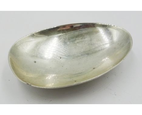 Invalids silver feeding spoon, Birmingham 1905, maker William Hutton & Sons, 8cms long    Condition Report & Further Details 